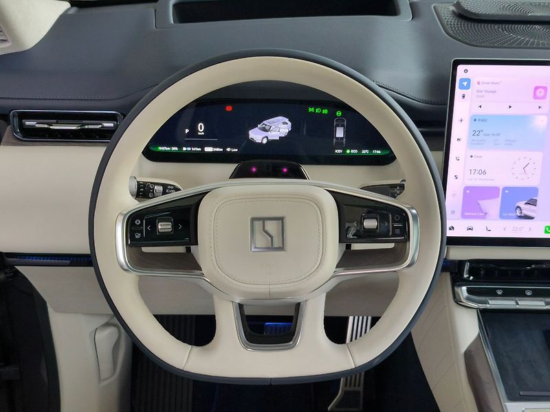ZEEKR 9X Ultra 70 kWh Ultraluxusní PHEV - fotka 16 z 32