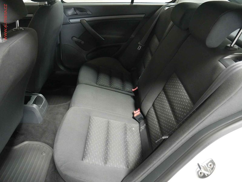 Škoda Octavia (2012) 1.4TSi, ČR, AC, temp, tažné - fotka 10 z 13