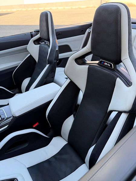 BMW M4 (2022) COMPETITION XDRIVE CABRIO 375  - fotka 13 z 22