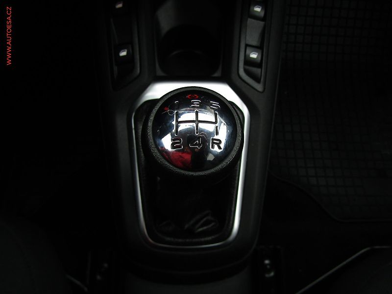 Citroën C-Elysée (2019) 1.2i, AC, tempo, park.asist - fotka 15 z 16