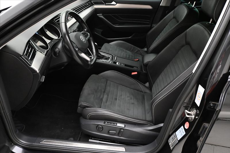 Volkswagen Passat 2,0 TDI 110 kW DSG ELEGANCE Zá - fotka 13 z 32