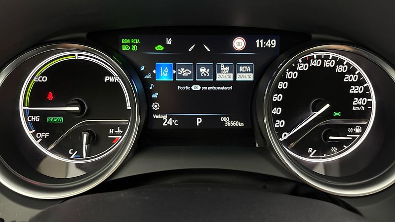 Toyota Camry 2.5 Hybrid AUT Executive - fotka 10 z 29