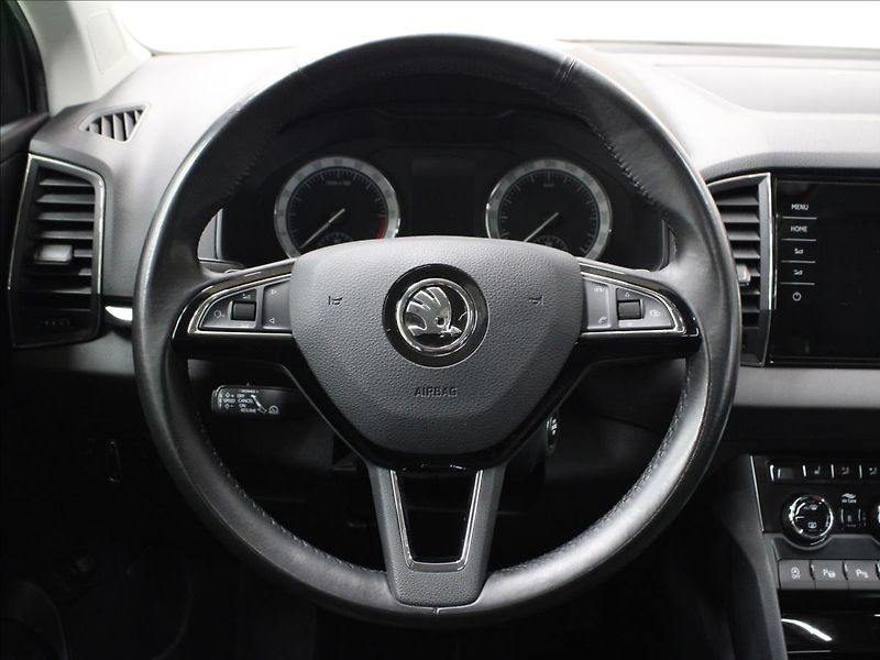 Škoda Karoq 2,0 TDI Style+ 4x4 DSG perleť - fotka 17 z 40
