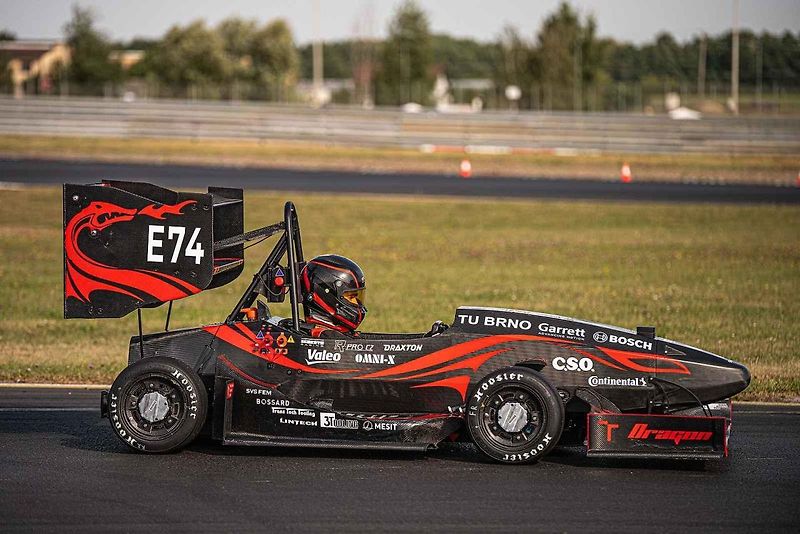 Michael Kohl, dvacetiletý student z Horního Jelení na Pardubicku, se ve svém volném čase podílí na stavbě studentské formule v týmu TU Brno Racing.