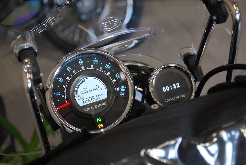 Royal Enfield Meteor 350 (2021) ZAZÁLOHOVÁNO - fotka 11 z 21