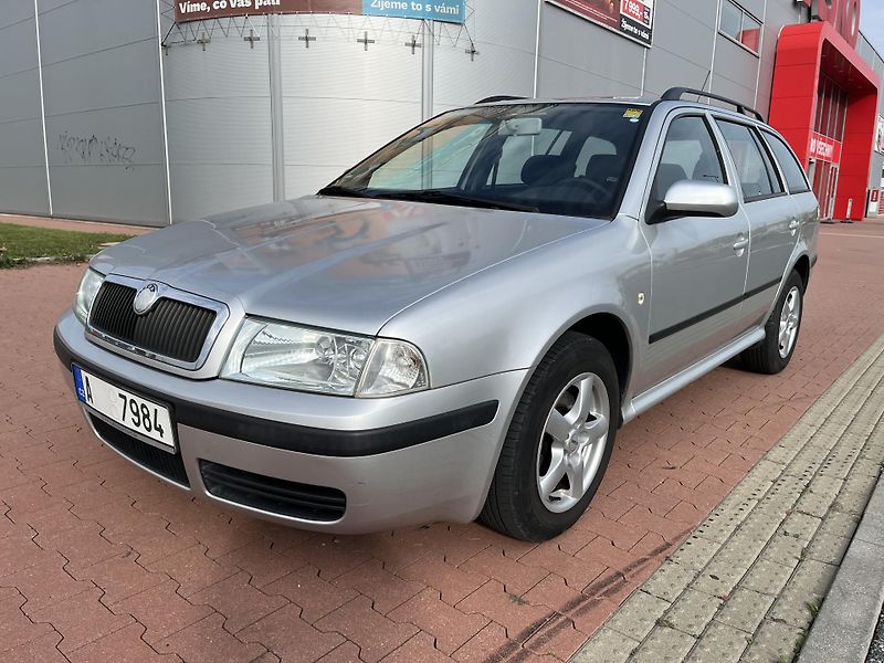 Škoda Octavia 1.9 TDi Tour - fotka 25 z 29