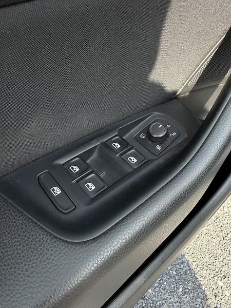 Volkswagen Passat (2015) 1. Majitel, Dovoz, Tažné - fotka 19 z 25