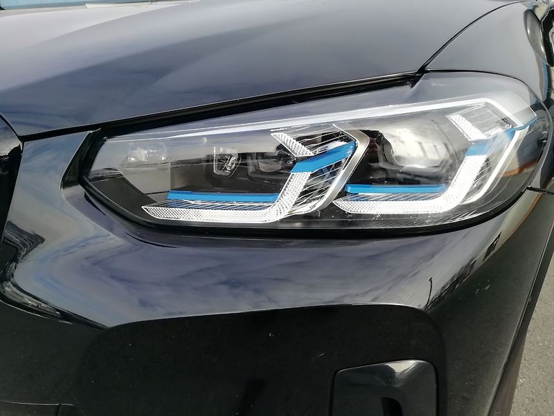 BMW X3 xDrive 30d M-Sport  210 kW - fotka 23 z 25