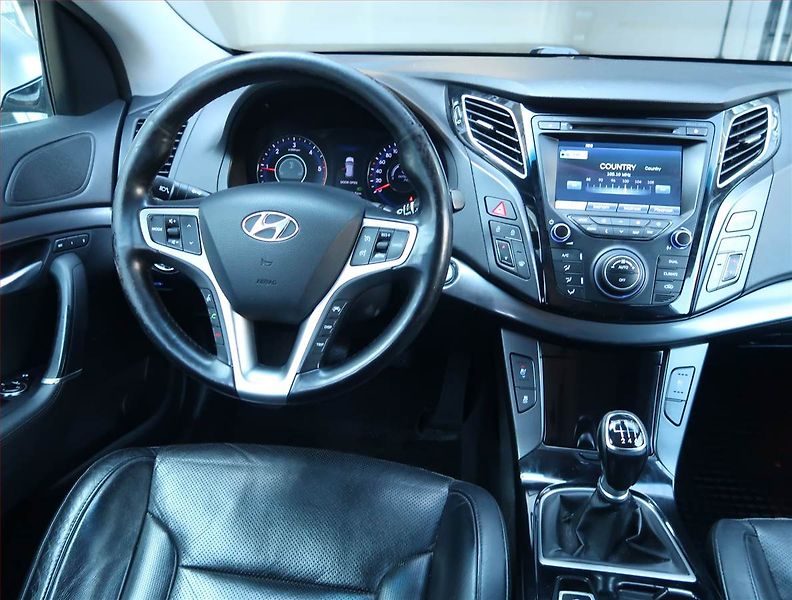 Hyundai i40 (2013) 1.7 CRDi, Navi, Xenony - fotka 7 z 17