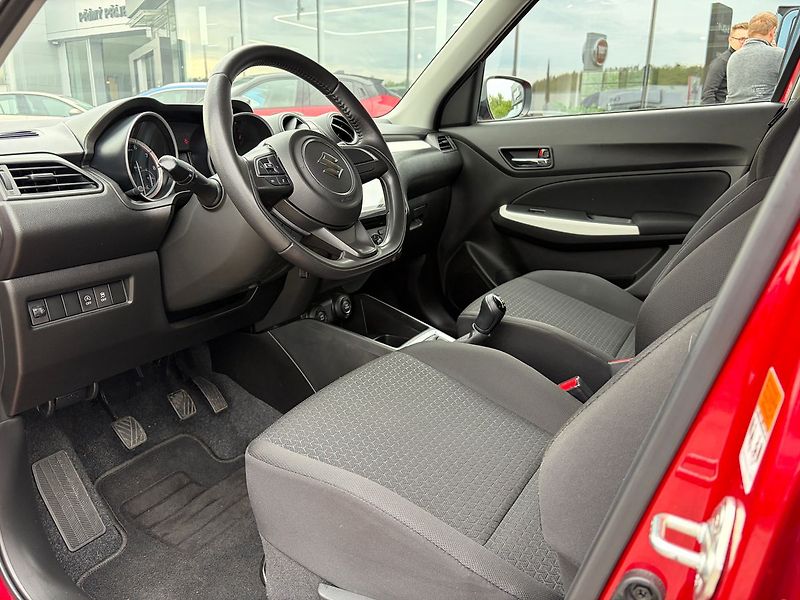 Suzuki Swift 1.2 DualJet MHEV 66kW - fotka 5 z 11
