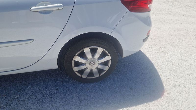 Renault Clio 1.4 - fotka 9 z 9