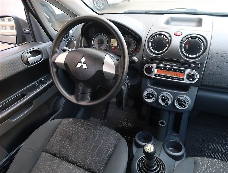 Mitsubishi Colt (2012) 1.3, nová STK, zamluveno - fotka 7 z 17