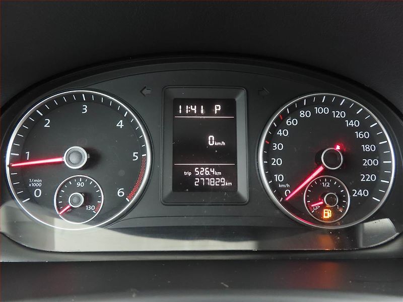 Volkswagen Touran (2011) 2.0 TDI, Automat, Tempomat - fotka 11 z 15