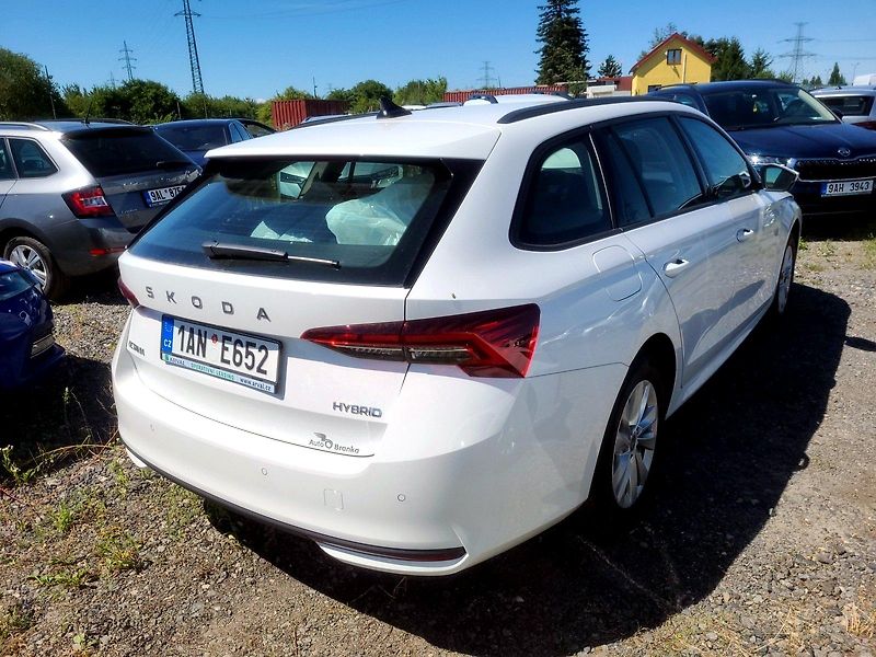 Škoda Octavia (2026) SELECTION 1,5 TSI 85 kW DSG - fotka 2 z 16