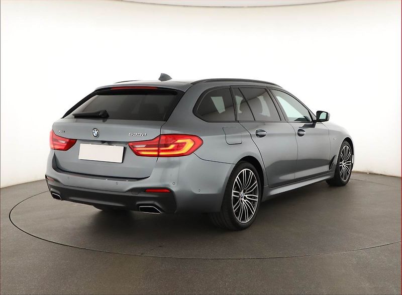 BMW Řada 5 (2020) 530d xDrive - fotka 5 z 19