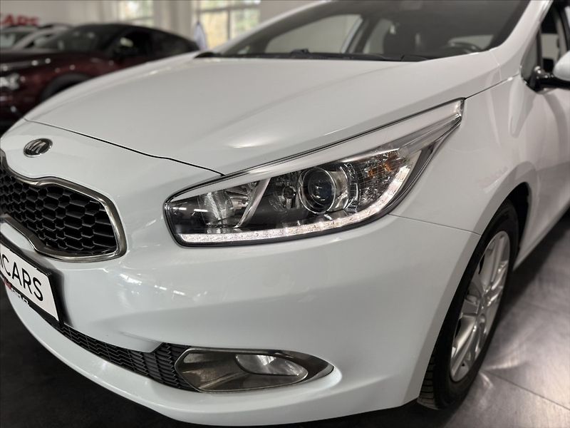 Kia Ceed 1,6   CRDI 94KW NAVI KAMERA ČR - fotka 39 z 44