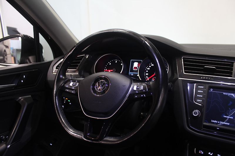 Volkswagen Tiguan (2017) 2.0TDI 110kW R-Line FULL LED - fotka 30 z 39