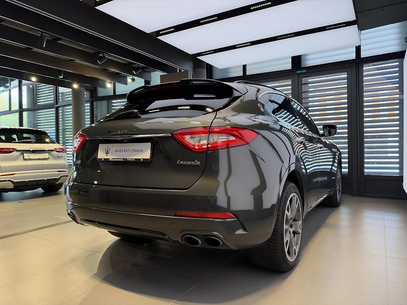 Maserati Levante (2018) S Q4 430HP - fotka 8 z 17