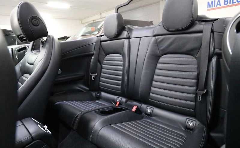 Mercedes-Benz Třídy C 300 AMG 360 kamera Burmester - fotka 13 z 22