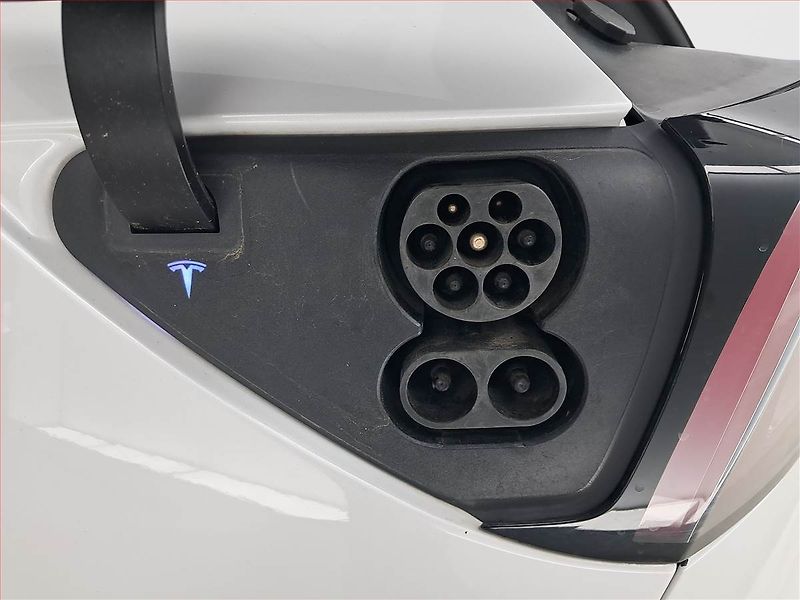 Tesla Model 3 (2021) Long Range 4WD 82kWh, SoH 81% - fotka 17 z 21