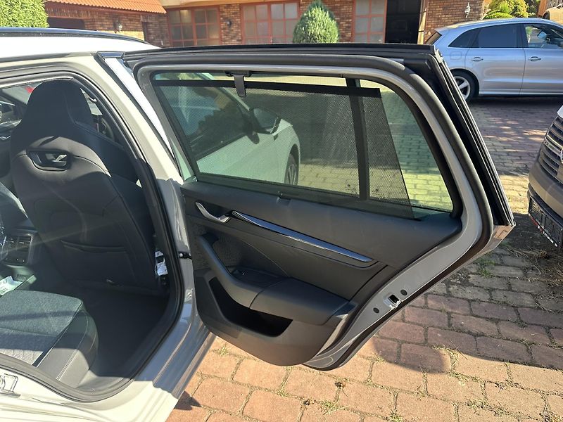 Škoda Octavia SPORTLINE, PANORAMA, HEAD-UP - fotka 14 z 19