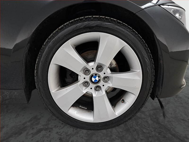 BMW Řada 3 (2013) 318 d, Serv.kniha, Tempomat - fotka 15 z 22