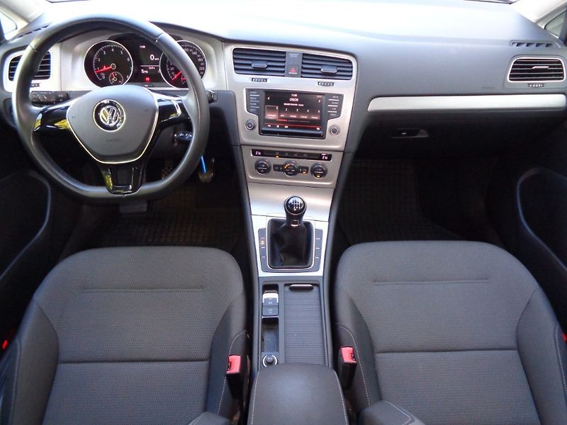 Volkswagen Golf Comfortline  1.2 TSI  81 kW M6 - fotka 12 z 24