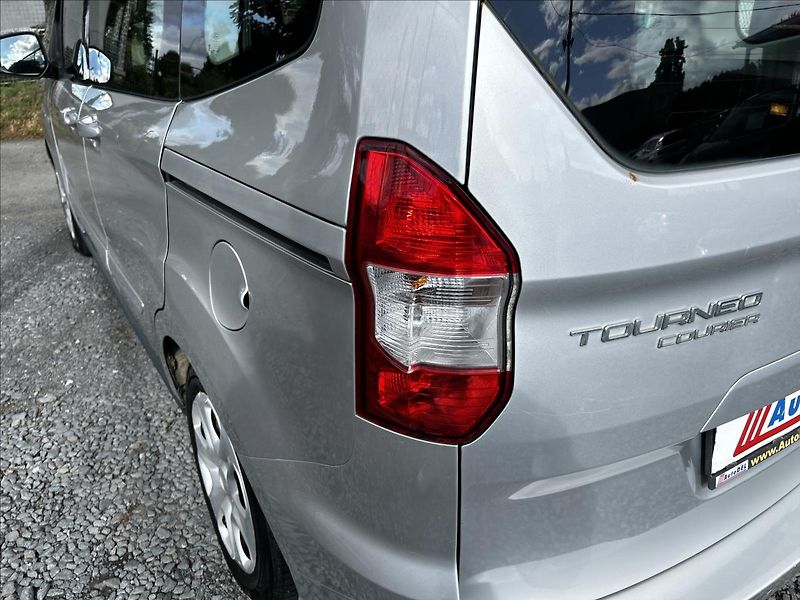 Ford Tourneo Courier 1,0 i 74 kW  Tempomat,Isofix - fotka 40 z 50