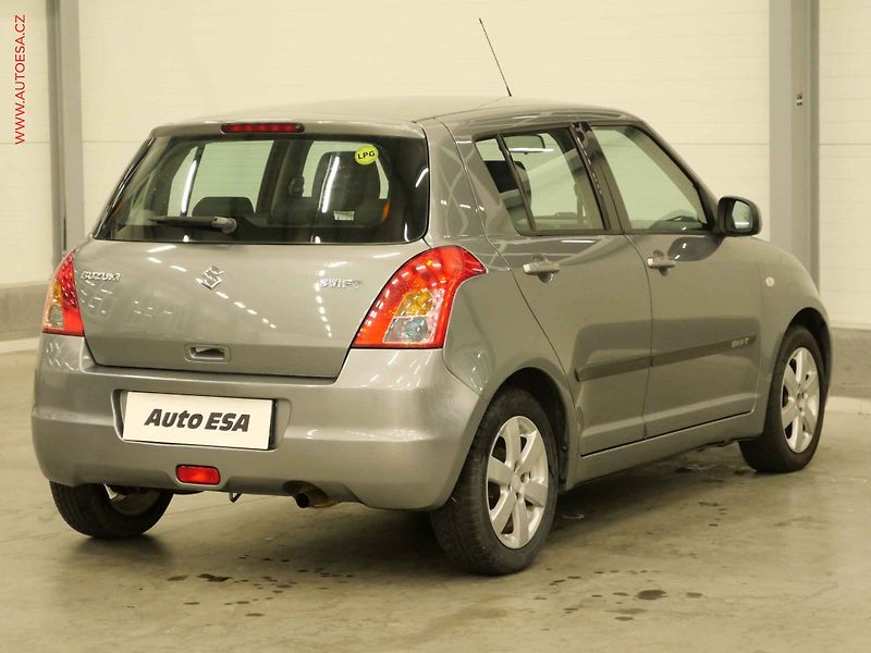 Suzuki Swift (2008) 1.3i, AC, STK9/28 - fotka 4 z 19