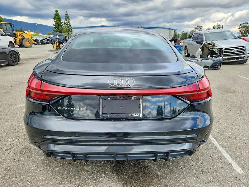 Audi e-tron GT (2022) Auto na cestě - fotka 6 z 13