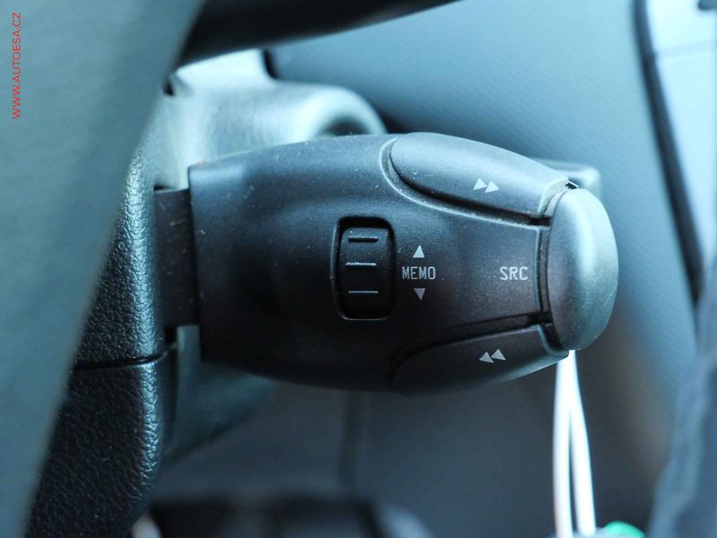 Peugeot 308 (2008) 1.6 VTi, ČR, AC, park.asist - fotka 13 z 14