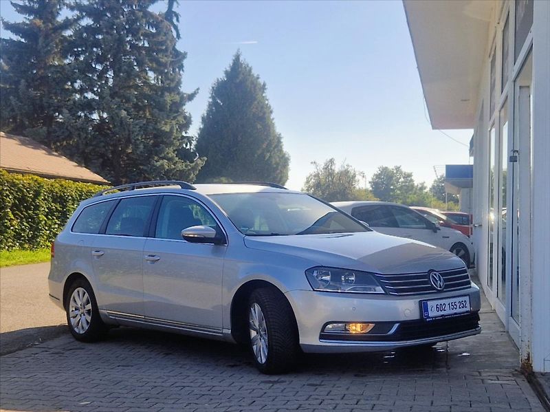 Volkswagen Passat 1,4 TSI DSG AUTOAC SENZOR TAŽN - fotka 7 z 37