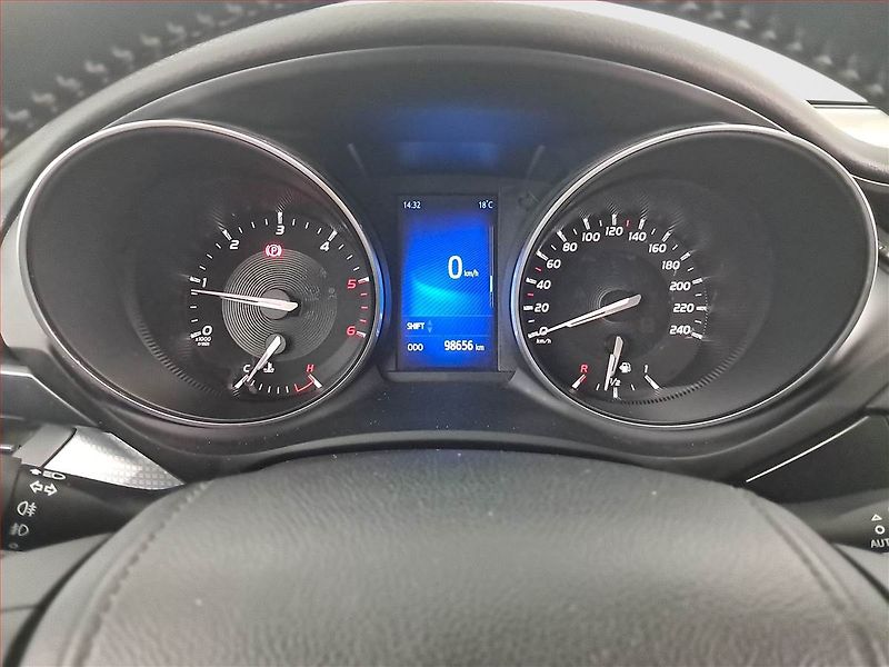 Toyota Avensis (2016) 2.0 D-4D, ČR,1.maj, Serv.kniha - fotka 11 z 21