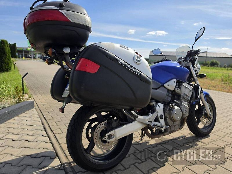 Honda CB 900 F Hornet (2004) - fotka 7 z 17