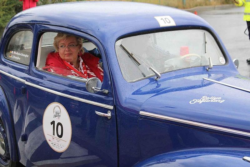 12. Rallye Elbflorenz projela Ústeckým a Karlovarským krajem. Na snímku je vítězná posádka Gerd Lambert a Michael Lörke, kteří tvořili tým Youngtimer United, s vozem Porsche 911 SC Targa z roku 1979.