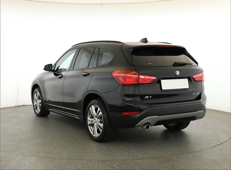 BMW X1 (2019) sDrive18i, Automat, Serv.kniha - fotka 4 z 20