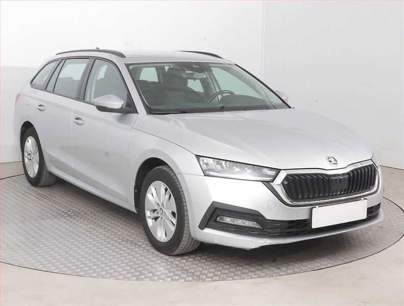 Škoda Octavia (2022) Ambition 2.0 TDI, ČR,1.maj - fotografie inzerátu