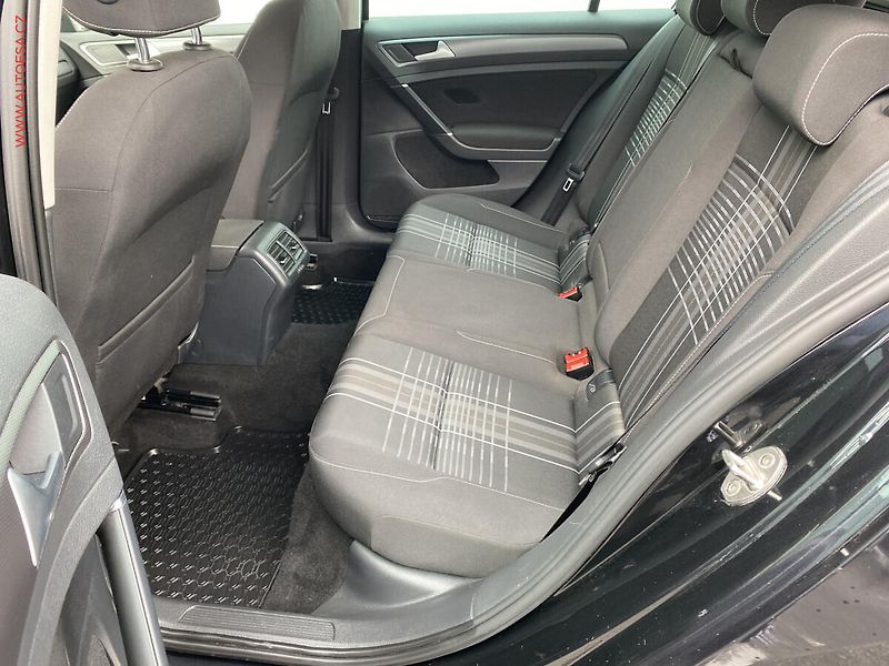 Volkswagen Golf (2015) 2.0 TDi, Lounge, DSG, TZ - fotka 10 z 18