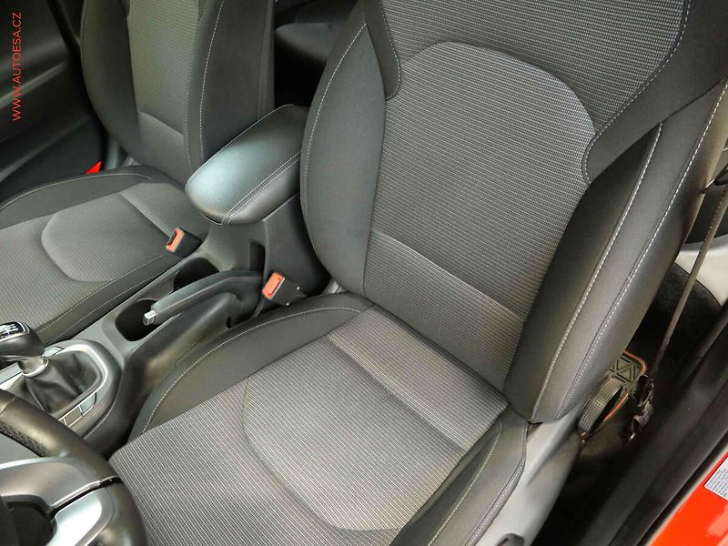 Hyundai i30 (2017) 1.0T-GDi, ČR, AC, temp - fotka 9 z 19
