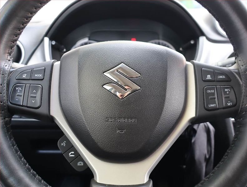 Suzuki Vitara (2016) 1.6 VVT, 4X4, Serv.kniha - fotka 16 z 17