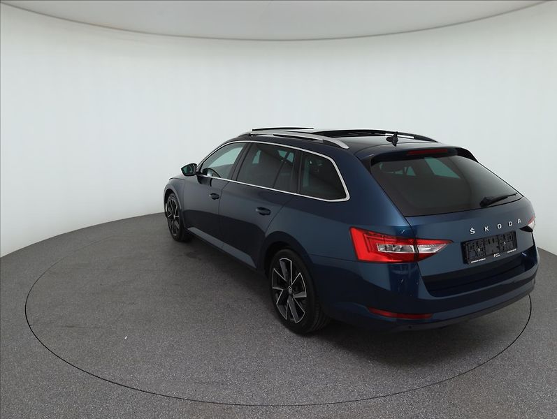 Škoda Superb 2,0 Style+, ACC, Virtual, Kame - fotka 5 z 25