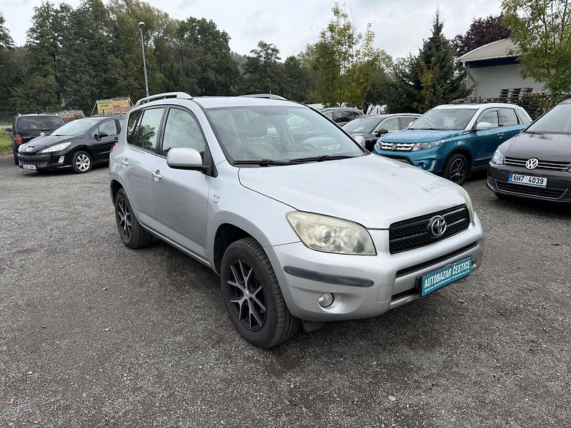 Toyota RAV4 2.2 D4-D 4x4 KLIMA ALU KUŽE - fotka 4 z 23