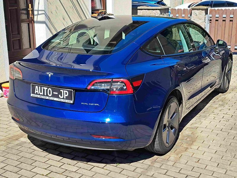 Tesla Model 3 (2023) AWD LED ACC 18ALU NAVI SOH 92% - fotka 3 z 11