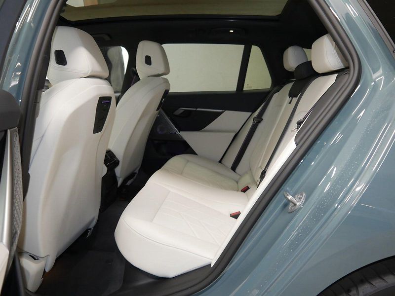 BMW Řada 5 550e xDrive - fotka 8 z 12