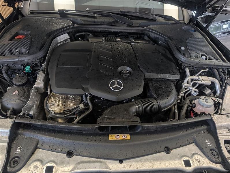 Mercedes-Benz Třídy E E300 DE EQ POWER 225 KW AMG - fotka 41 z 41