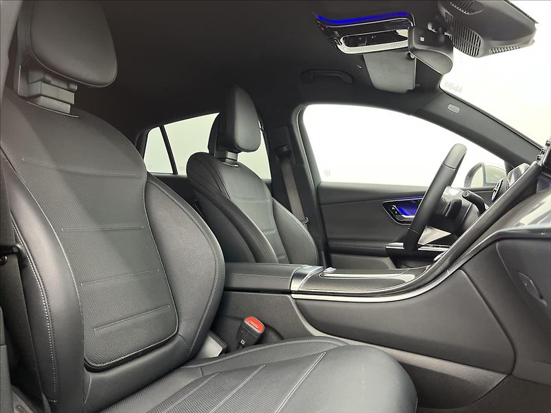 Mercedes-Benz GLC 300e 4MATIC kupé s hybridní te - fotka 15 z 22