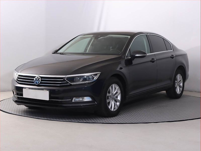 Volkswagen Passat (2018) Comfortline 2.0 TDI, Automat - fotka 2 z 18