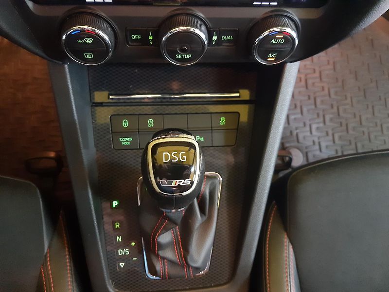 Škoda Octavia RS 2.0 TDI COMBI NAVI - fotka 15 z 28
