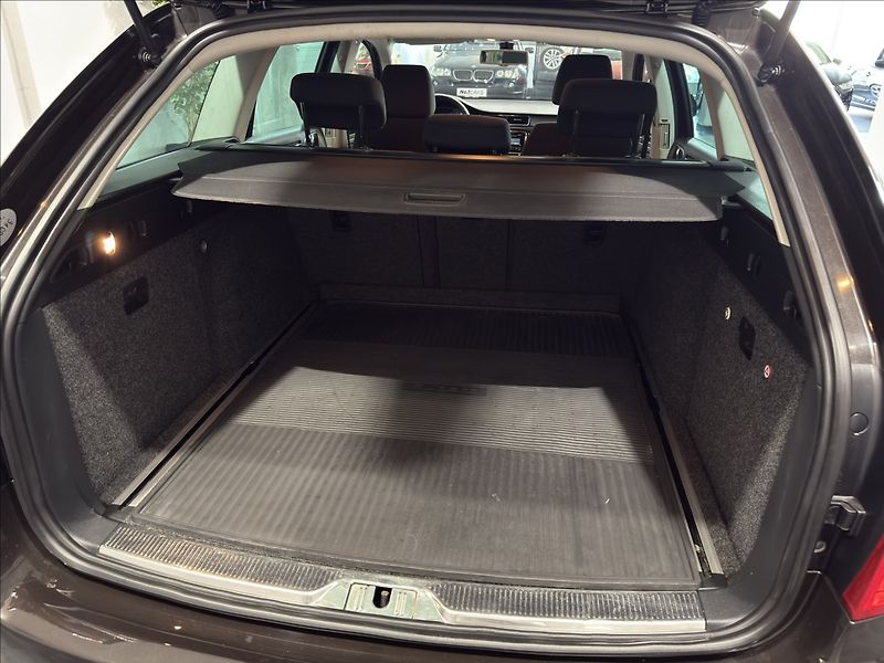Škoda Superb 2,0   TDI 4X4 125KW ELEGANCE - fotka 24 z 31