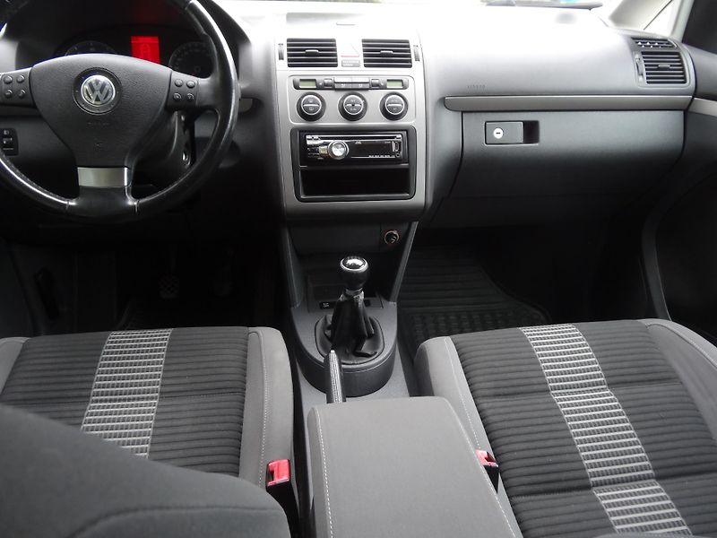 Volkswagen Touran 1.4TSi  Style - fotka 3 z 13